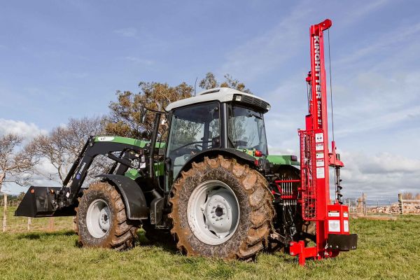 Kinghitter 2i post driver operating in rural Australia with auger