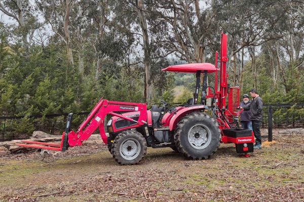 Kinghitter Series 2i post driver operating on 50hp tractor in Australia