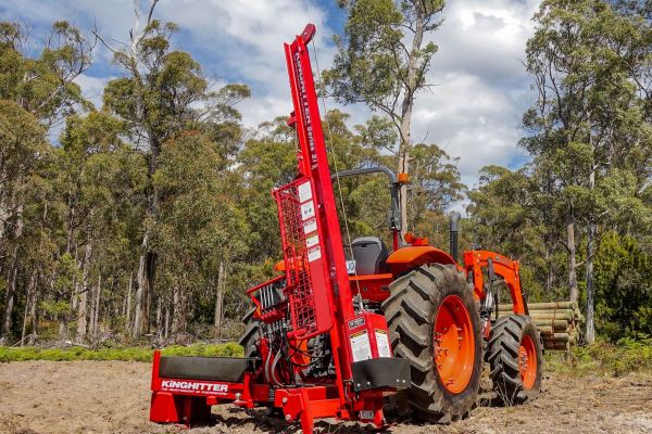 Kinghitter 2i sideshift post driver working along Australian fence line
