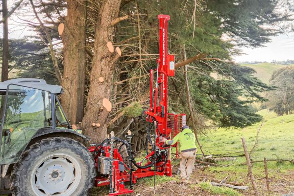 Kinghitter Series 2i 450 post driver with Dominator base reducing downtime for Australian farmers and fencing contractors