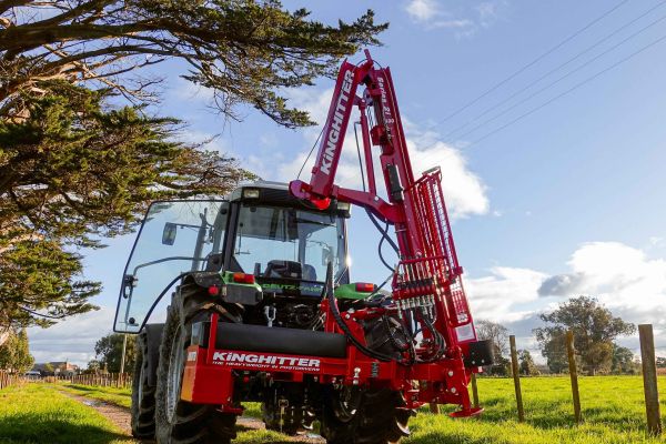 Kinghitter Series 2i 450 post driver with sideshift base and 4-way movement on tractor in Australia