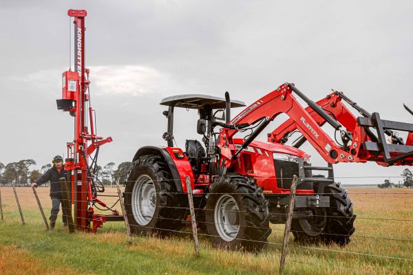 Kinghitter Series 2i 450 post driver with sideshift and rockspike working in hard Australian ground